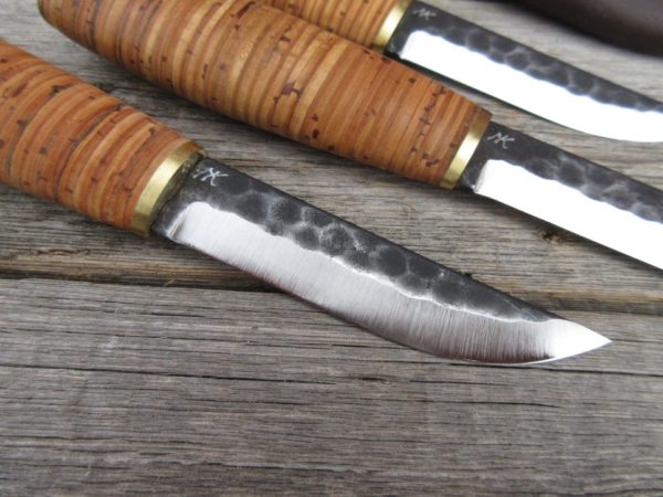 Tuohipäinen puukko, terä 95 mm, kuviotaottu