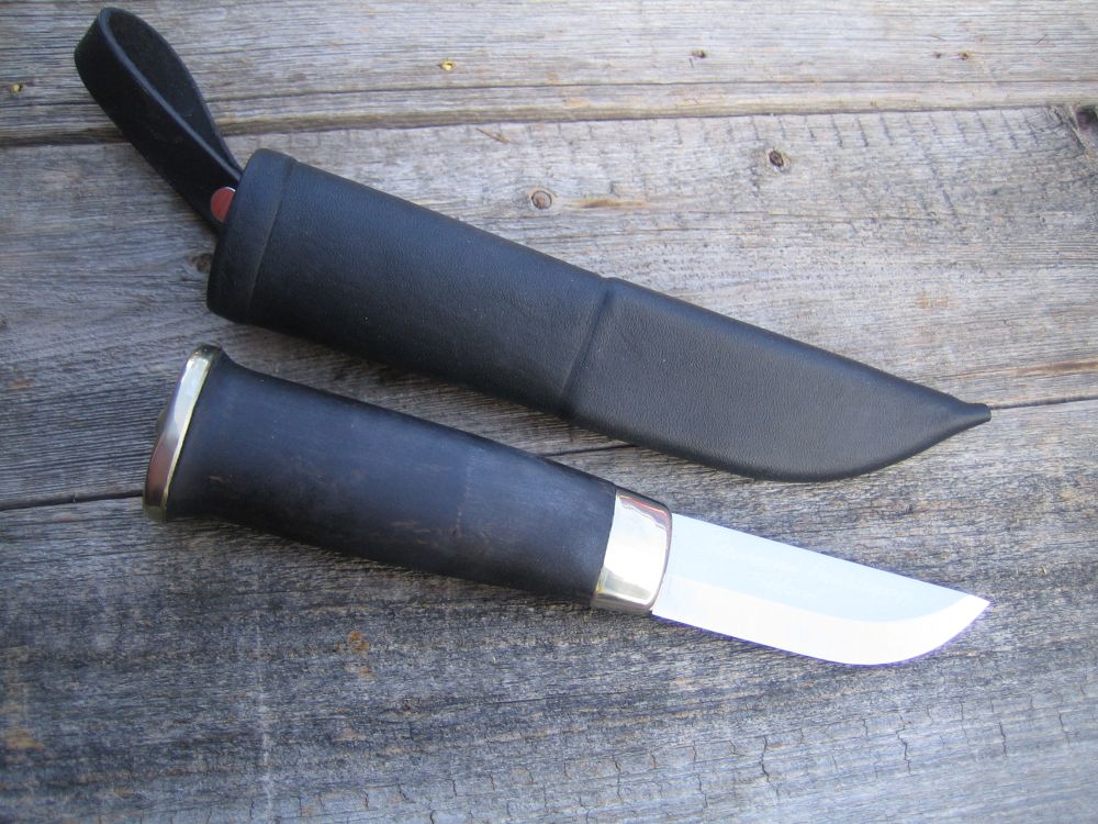 Eräpuukko, tuote 906, terä 90 mm, ruostumaton terä, musta kahva ja tuppi