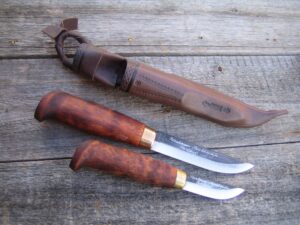 Tuplapuukko, terät 108 ja 62 mm, ruskea kahva ja tuppi